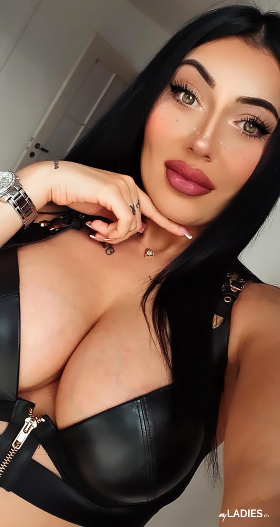 Profilbild trainierter Körper - Antonia